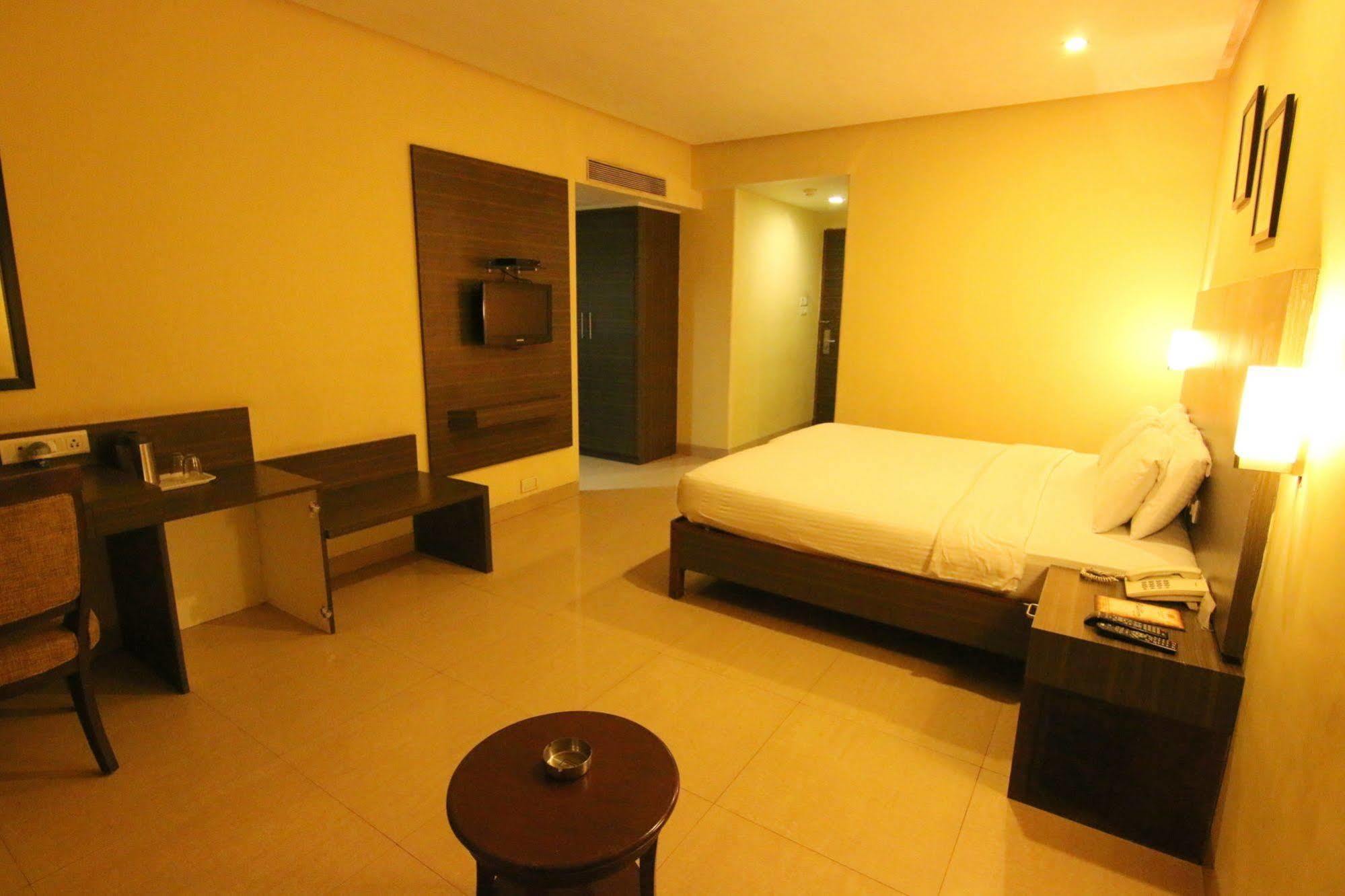 The Caliph Hotel, Mumbai Near Powai Lake Exterior foto